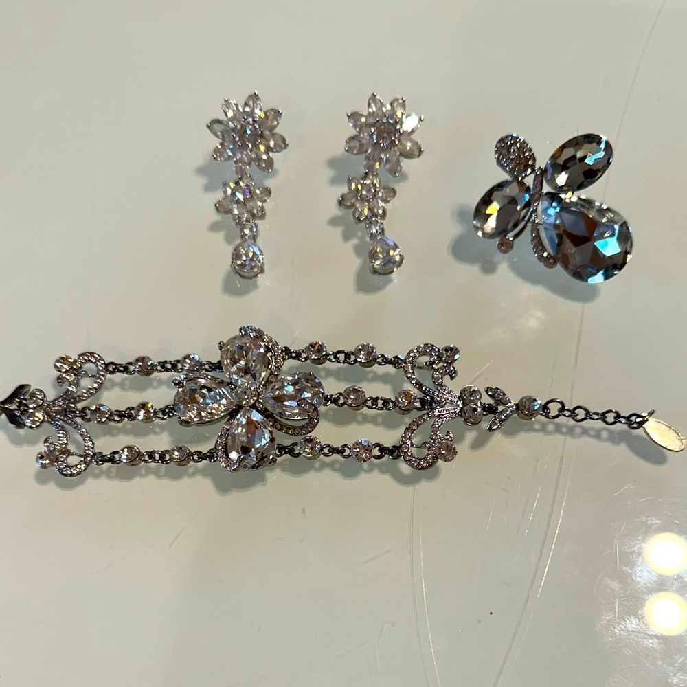 Women’s rhinestone bracelet , earrings and pin set of 3